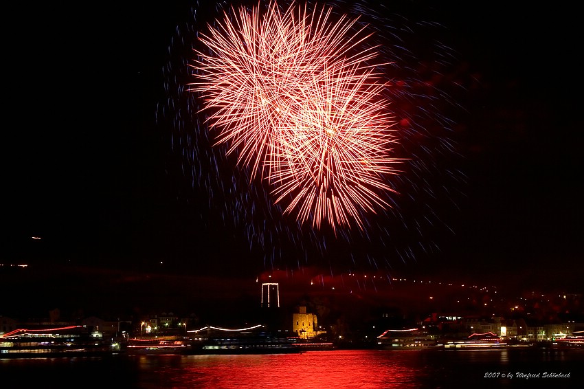 Rhein im Feuerzauber in R�desheim ( 18 )