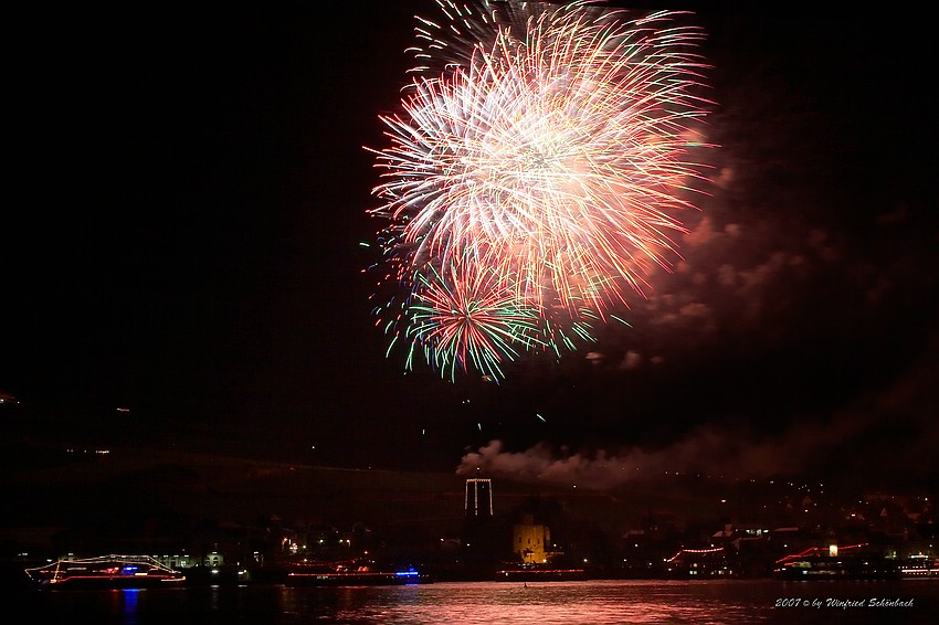 Rhein im Feuerzauber in R�desheim ( 43 )