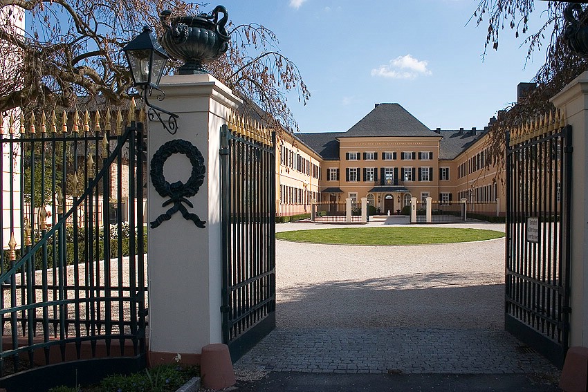 Haupteingang Schlo� Johannisberg